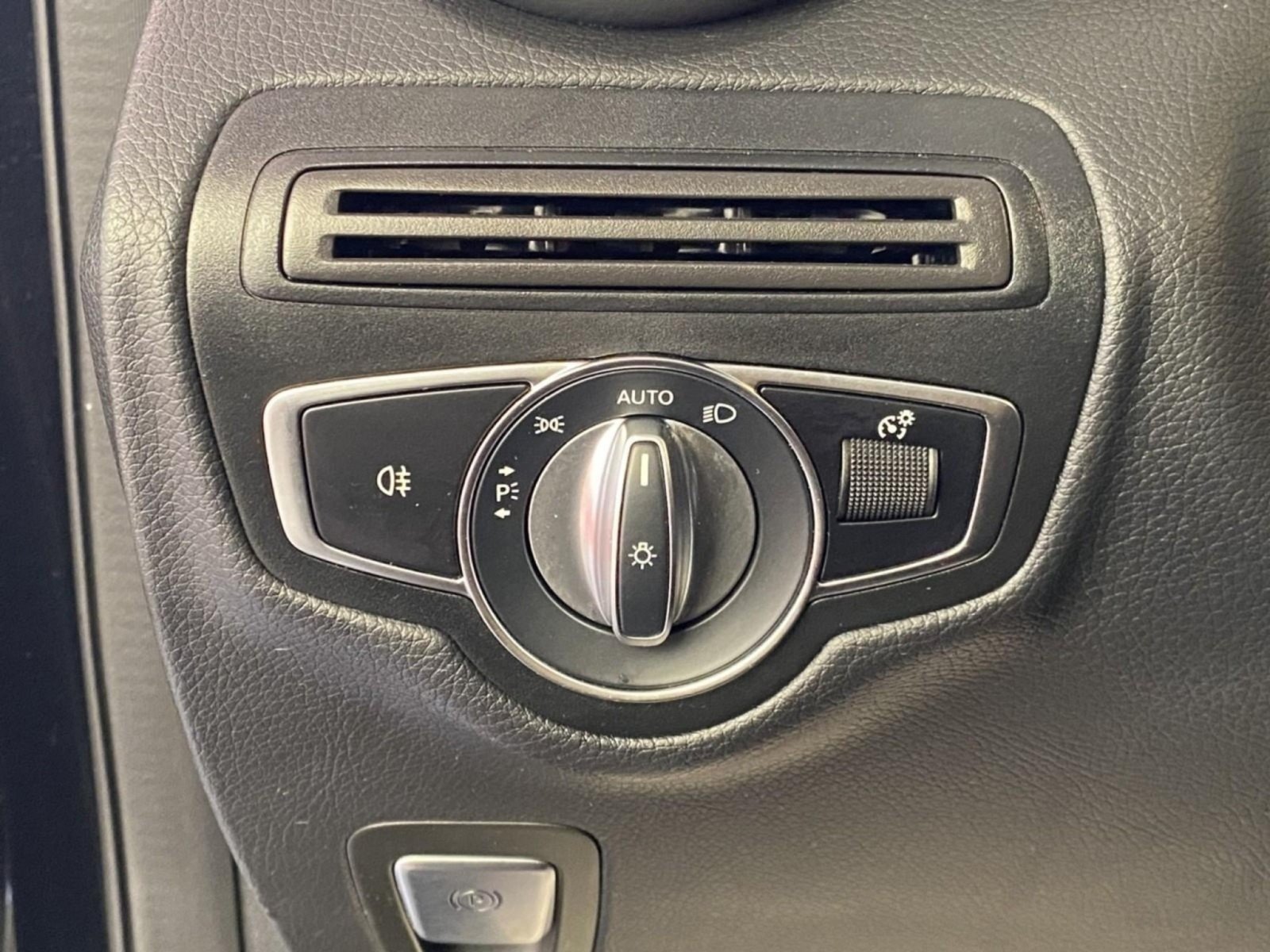 Used 2023 Mercedes-Benz GLC 300 4MATIC Coupe image 25