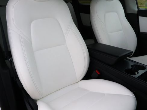 Used 2022 Tesla Model Y Performance image 15