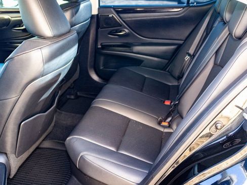 Used 2020 Lexus ES 300h w/ Premium Package image 28