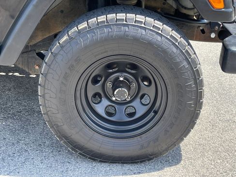 Used 2006 Jeep Wrangler Sport w/ 30" Tire & Wheel Group image 28