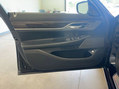 Certified 2022 BMW 740i xDrive w/ Premium Package image 21