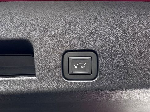 Used 2025 GMC Acadia Denali w/ Super Cruise Package image 40