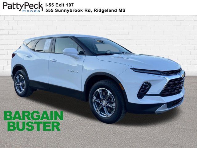 Used 2025 Chevrolet Blazer LT FWD image 1
