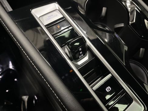 Used 2024 Volkswagen Atlas Cross Sport SE w/ Panoramic Sunroof Package image 21