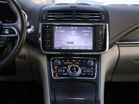 Used 2020 Lincoln Continental Reserve w/ Luxury Package image 24