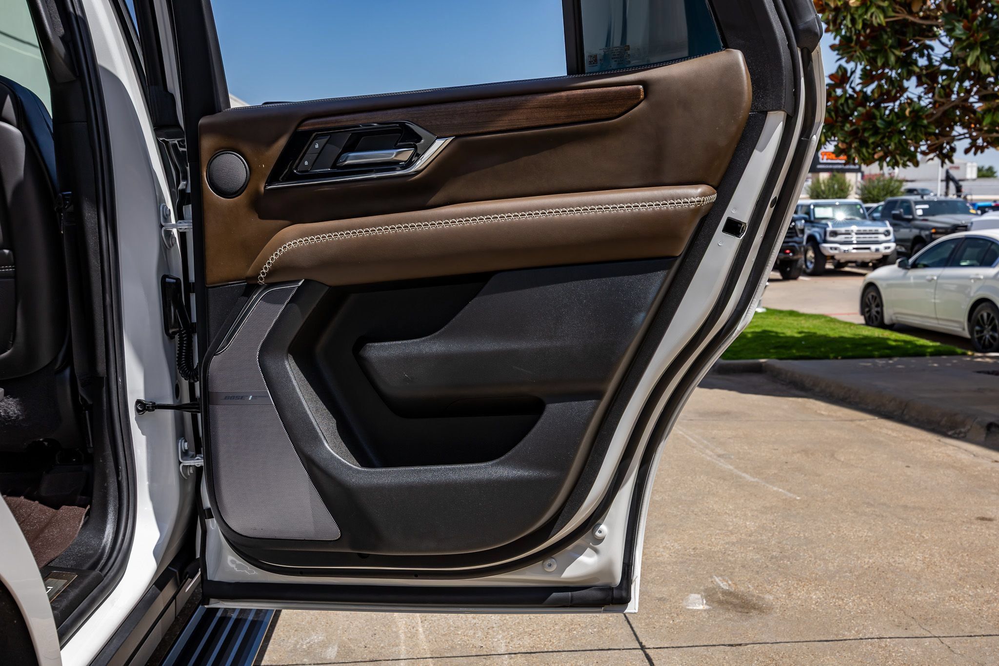 Used 2025 GMC Yukon Denali Ultimate AWD/4WD image 50