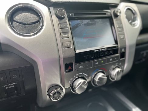 Used 2018 Toyota Tundra SR5 w/ SR5 Upgrade Package AWD/4WD image 24