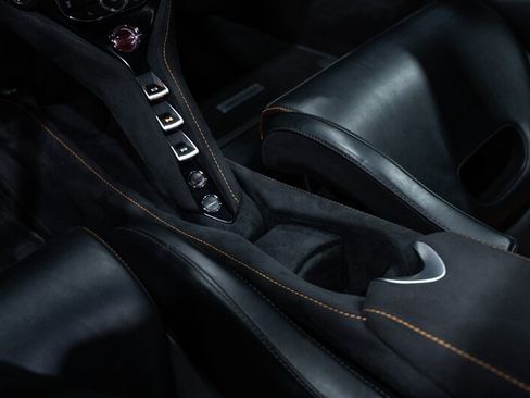Used 2019 McLaren 720S Performance RWD image 44