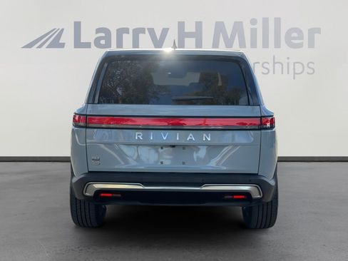Used 2024 Rivian R1S Adventure image 4