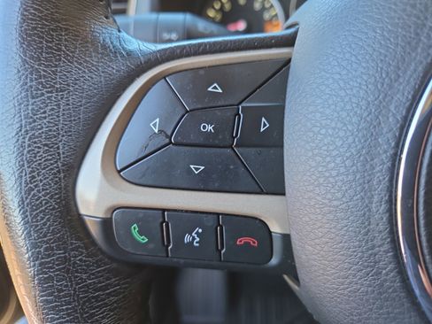 Used 2015 Jeep Renegade Latitude w/ Popular Equipment Group image 30