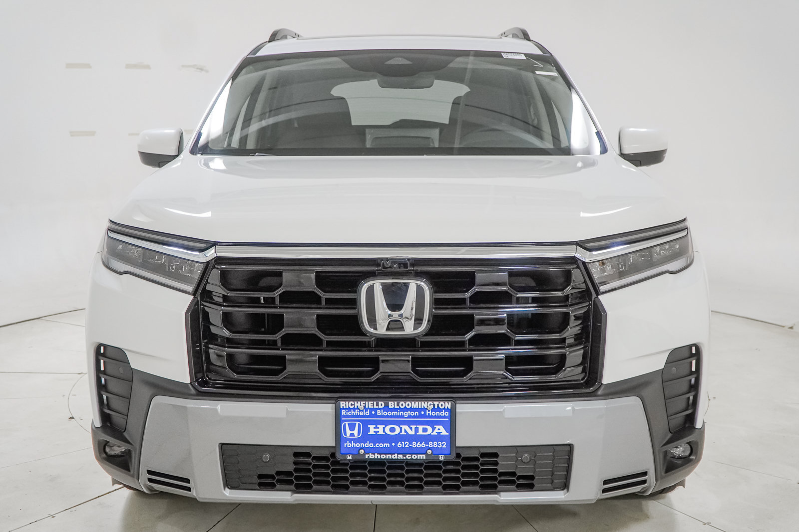 New 2026 Honda Pilot Touring image 2