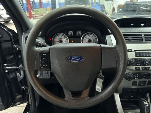 Used 2010 Ford Focus SE image 18