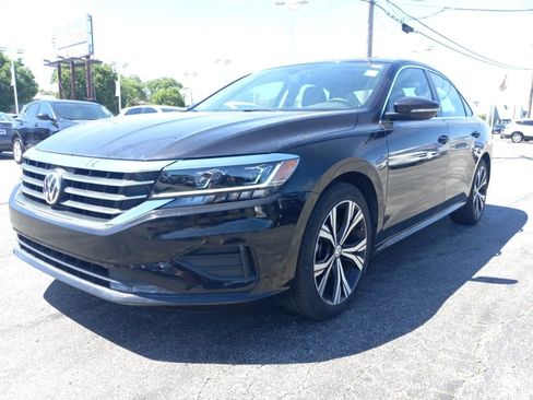 Used 2022 Volkswagen Passat 2.0T SE FWD image 1