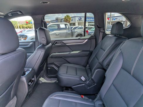 Used 2024 GMC Acadia Elevation FWD image 15