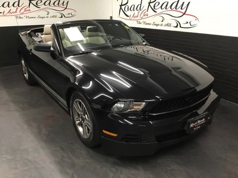 Used 2012 Ford Mustang Premium image 2