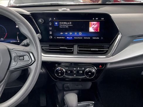 Certified 2025 Chevrolet Trax LT image 8