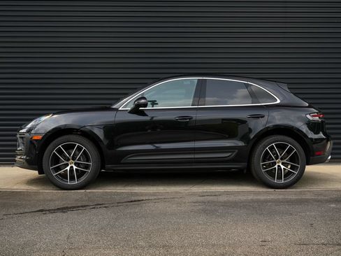 Certified 2026 Porsche Macan AWD/4WD image 2