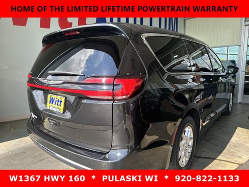 Used 2023 Chrysler Pacifica Touring-L FWD image 7