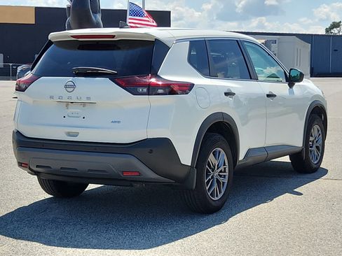 Used 2022 Nissan Rogue S image 3
