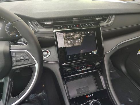 New 2025 Jeep Grand Cherokee Altitude image 23