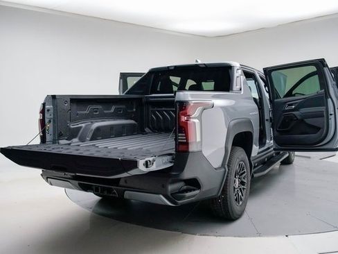 New 2025 Chevrolet Silverado EV LT image 21