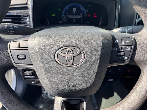 Used 2025 Toyota Camry LE image 27