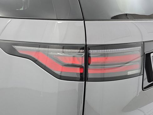 Certified 2025 Land Rover Discovery Dynamic SE AWD/4WD image 36