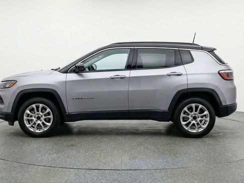 Used 2025 Jeep Compass Limited image 5