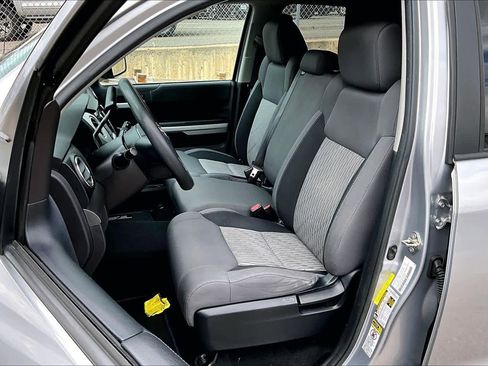 Used 2016 Toyota Tundra SR5 w/ Tow Package image 10