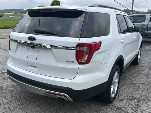 Used 2017 Ford Explorer XLT image 8