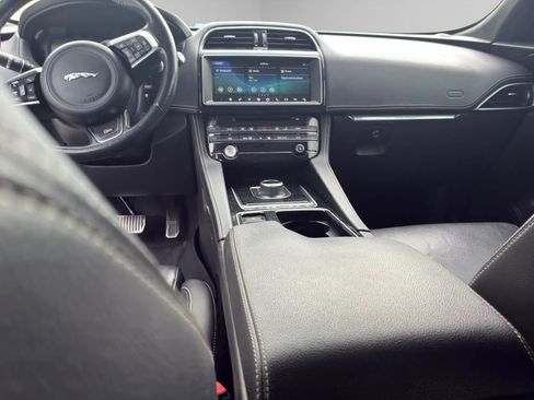 Used 2018 Jaguar F-PACE S AWD/4WD image 15