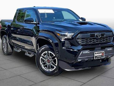 Certified 2025 Toyota Tacoma TRD Sport AWD/4WD image 3