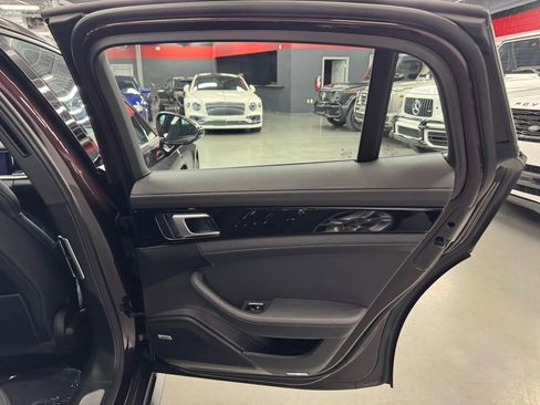 Used 2022 Porsche Panamera 4 image 35