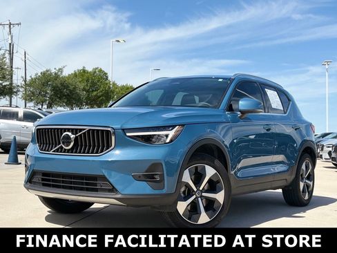 Certified 2025 Volvo XC40 B5 Plus AWD/4WD image 2