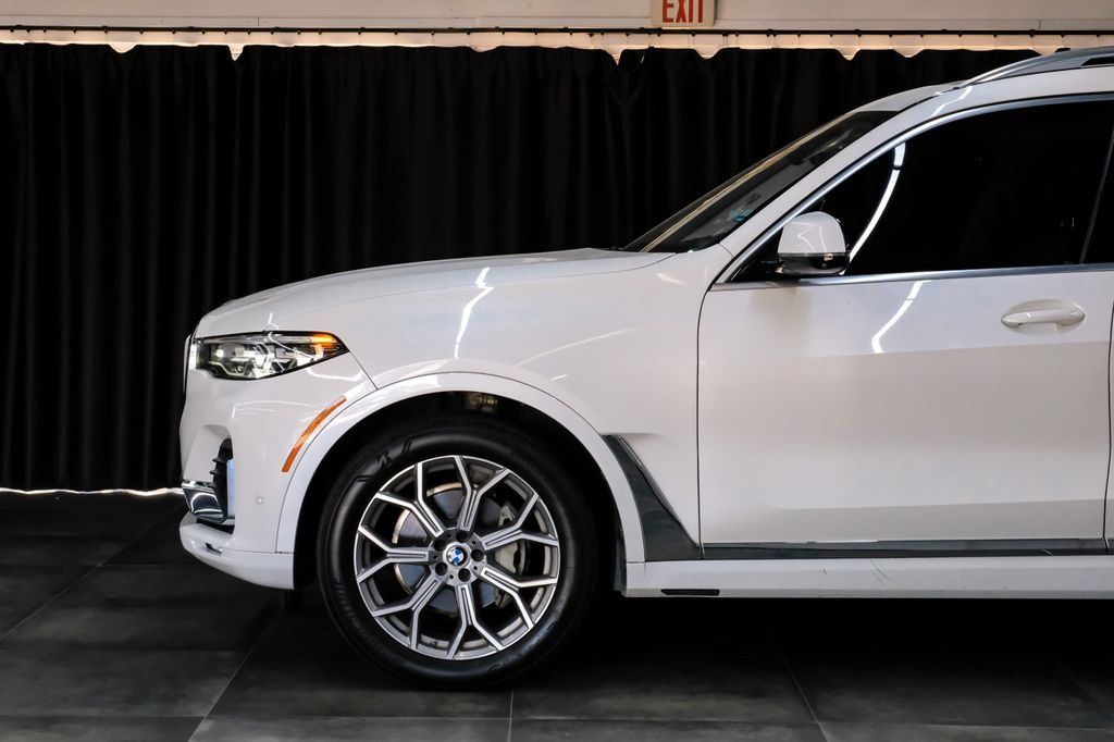 Used 2020 BMW X7 xDrive40i w/ Parking Assistance Package AWD/4WD image 17