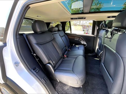 New 2026 Land Rover Range Rover Long Wheelbase SE image 27