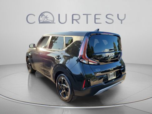 Certified 2024 Kia Soul EX FWD image 2