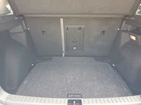 Used 2023 Volkswagen Taos SE w/ Panoramic Sunroof Package FWD image 8