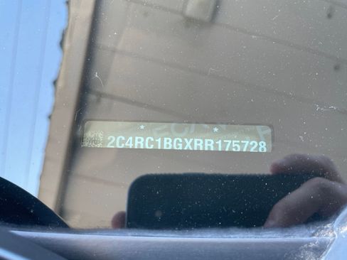 Used 2024 Chrysler Pacifica Touring-L image 28