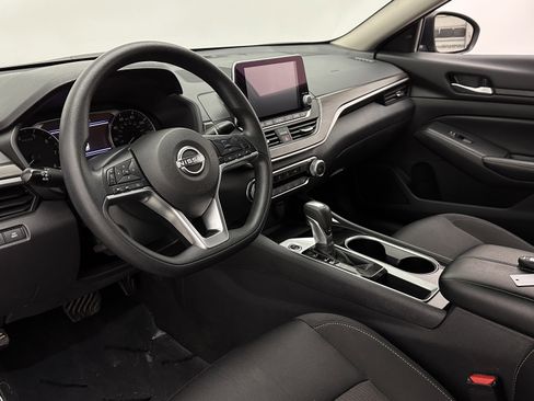 Used 2024 Nissan Altima 2.5 SV image 10