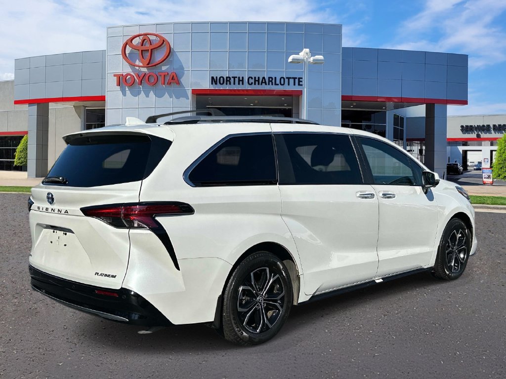 Used 2025 Toyota Sienna Platinum AWD/4WD image 8