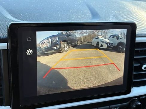 Used 2023 Hyundai Venue Limited image 14