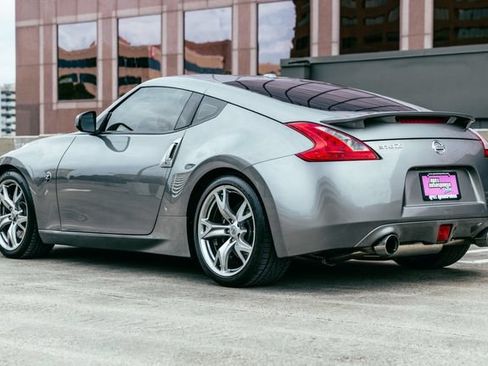 Used 2009 Nissan 370Z Touring RWD image 7