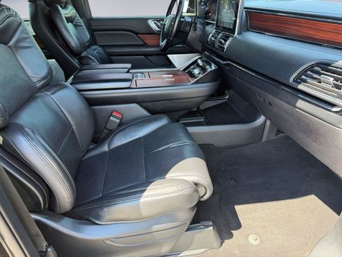 Used 2021 Lincoln Navigator Reserve w/ Luxury Package AWD/4WD image 19