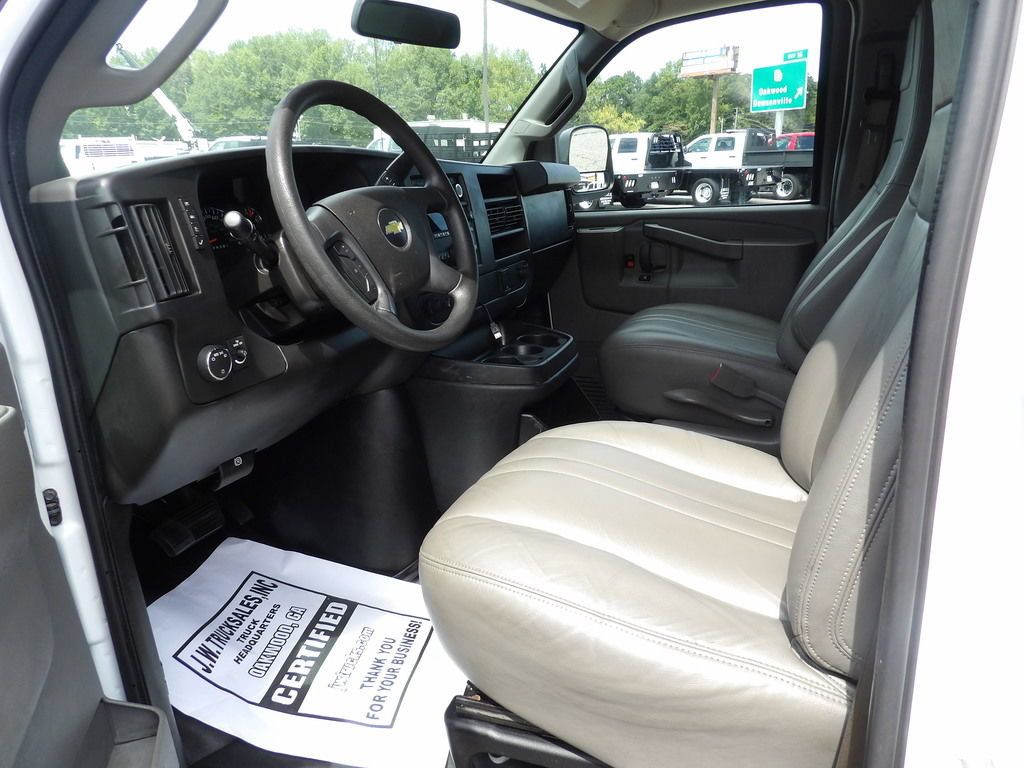 Used 2016 Chevrolet Express 2500 RWD image 16