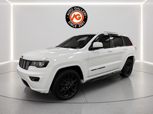 Used 2020 Jeep Grand Cherokee Altitude AWD/4WD image 3