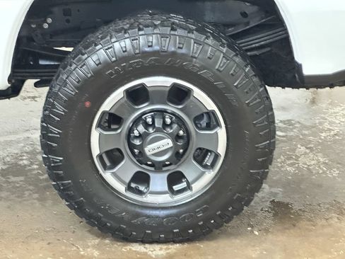 Used 2024 Ford F250 Lariat w/ Tremor Off-Road Package AWD/4WD image 50