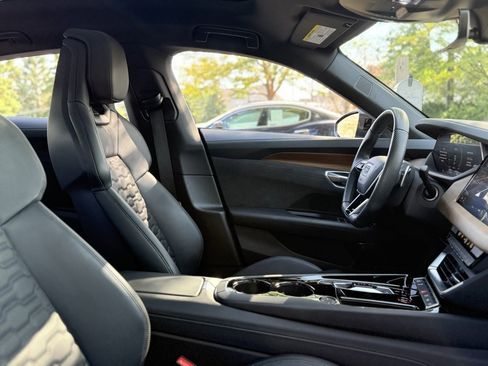 Used 2023 Audi e-tron GT Prestige w/ Prestige Package image 30