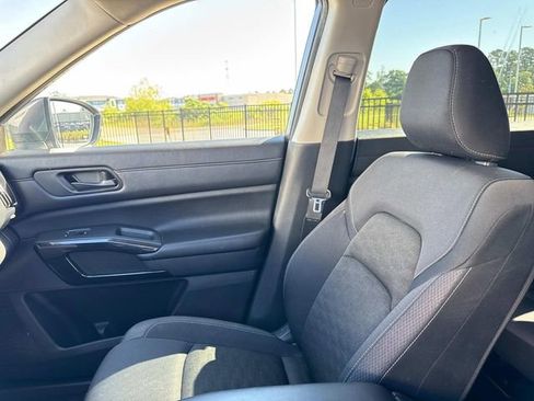 Used 2024 Nissan Pathfinder SV FWD image 23