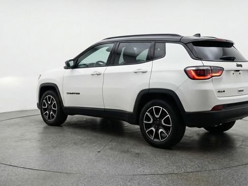Used 2025 Jeep Compass Trailhawk image 6